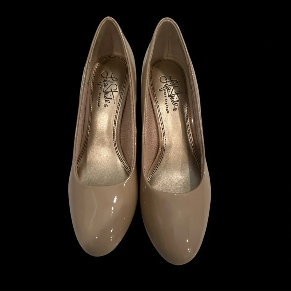 Life Stride Soft System Patent Beige Pumps Comfort Neutral Sz 7N New W/O Box